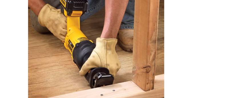 dcs381 DEWALT reciprocating saw (sawzall)