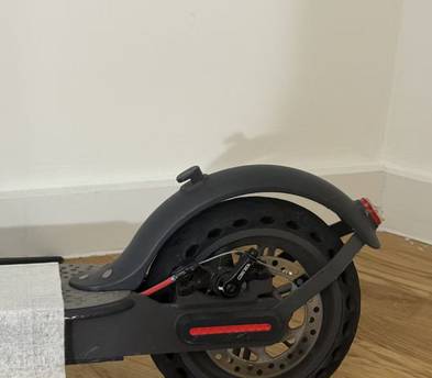 Folding Electric Scooter — Lightweight City Commuter | App-Connected, Cruise Control & Disc Brakes