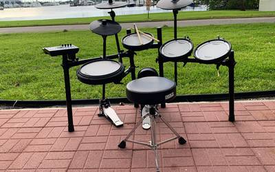 Roland TD-17KV Electronic Drum Kit With Throne and Drum Sticks