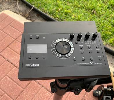 Roland TD-17KV Electronic Drum Kit With Throne and Drum Sticks