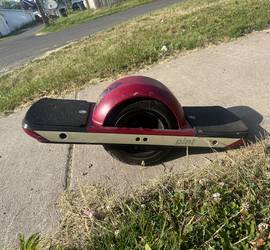 Onewheel Pint with quart battery and enduro tire