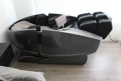 Rent Diawa Supreme Massage Chair Hybrid Zero Gravity Dual rollers