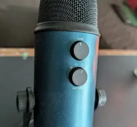 Blue yeti usb microphone (midnight blue) + pop filter | ready-to-record kit