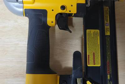 📌 DEWALT 18-Gauge Precision Point Brad Nailer – Flawless Finish Work!