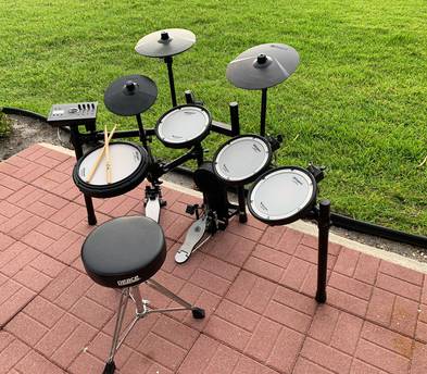 Roland TD-17KV Electronic Drum Kit With Throne and Drum Sticks
