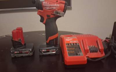 Milwaukii M12 Impact Driver