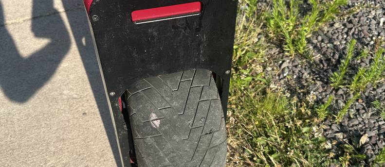 Onewheel Pint with quart battery and enduro tire