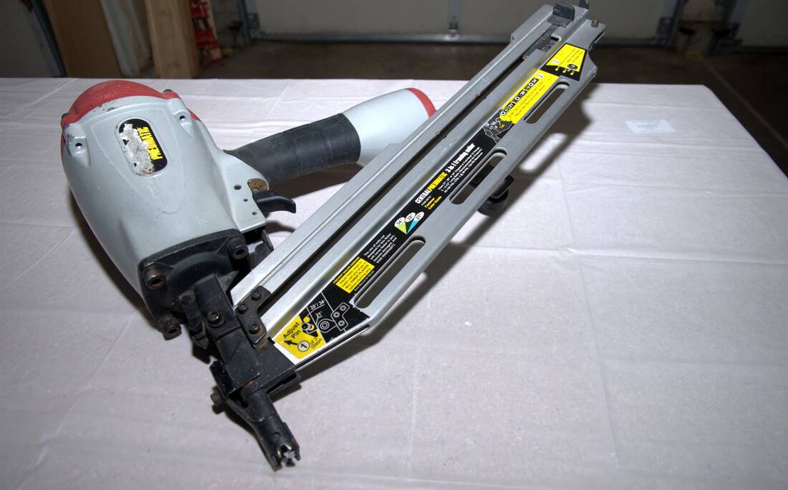 3-in-1 Air Framing Nailer with adjustable magazine for 2" to 3-1/2" clipped or full-head nails collated at 21°, 28° and 34°