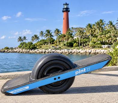 Onewheel Pint X w/helmet and wrist guards
