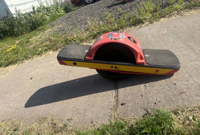 Onewheel Pint with quart battery and enduro tire