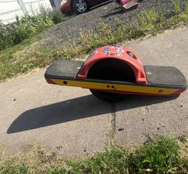 Onewheel Pint with quart battery and enduro tire