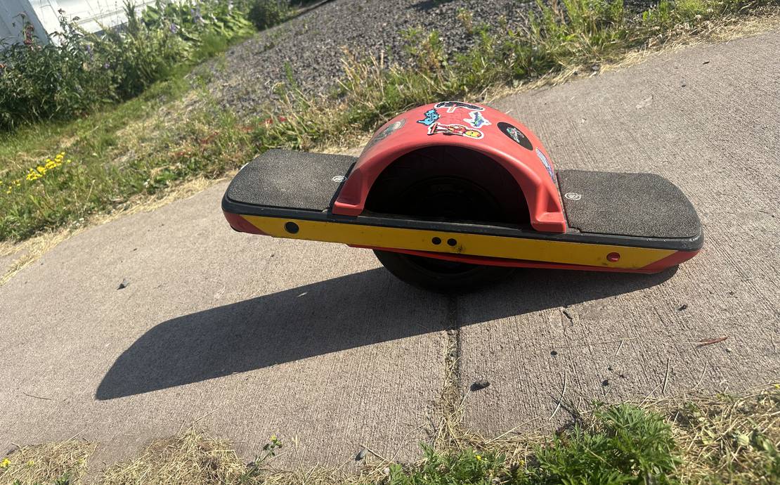 Onewheel Pint with quart battery and enduro tire