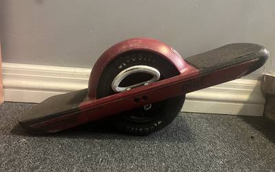 One Wheel Pint + Home Charger #4