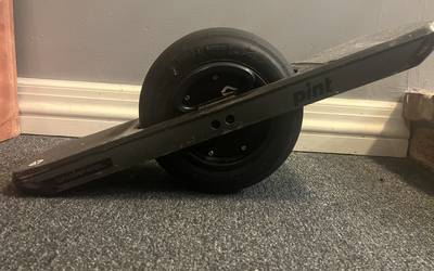 One Wheel Pint + Home Charger #3