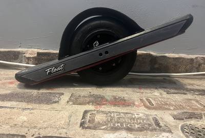 One Wheel Pint + Home Charger #2