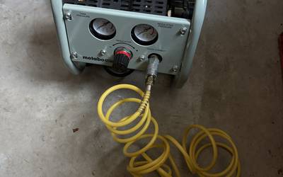 Portable air compressor