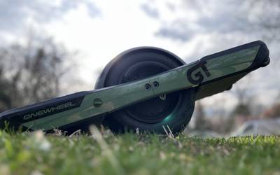 Onewheel GT with Fangs (Charged)