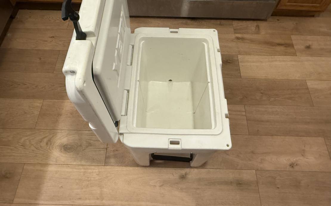 Yeti Tundra 50 Cooler Ice Chest