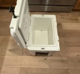 Yeti Tundra 50 Cooler Ice Chest