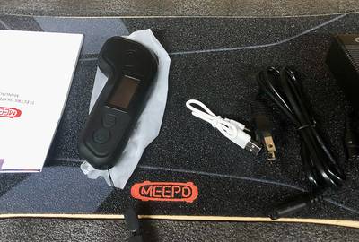 Meepo Shuffle V4s cords, and safety equipment included.