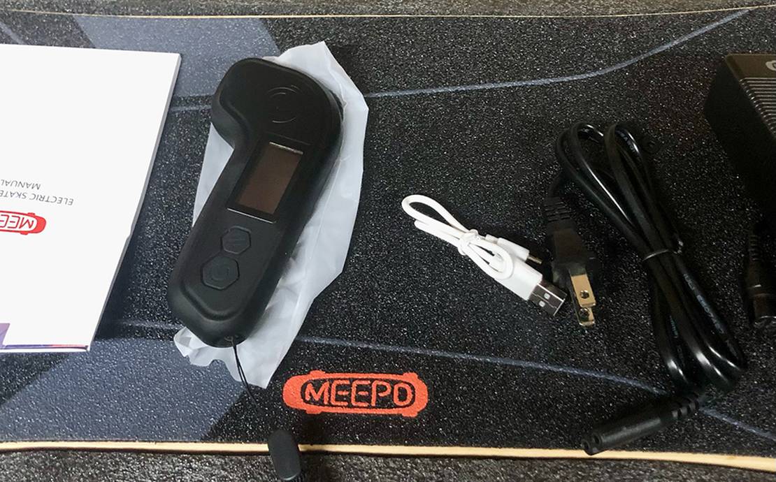Meepo Shuffle V4s cords, and safety equipment included.