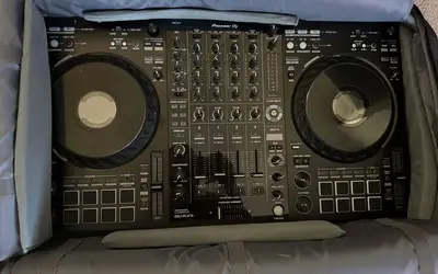 DDJ-FLX10 + 1 Soundboks Speaker DJ Package