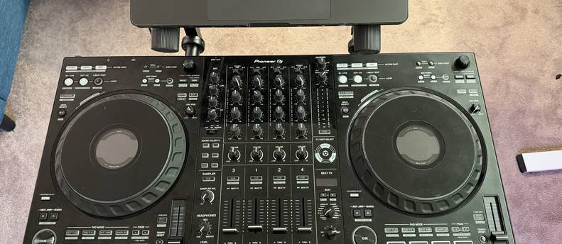 DDJ-FLX10 + 2 Soundboks Speakers DJ Package