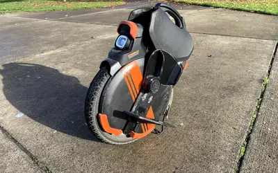Inmotion V11Y (w/ Clark Pads)