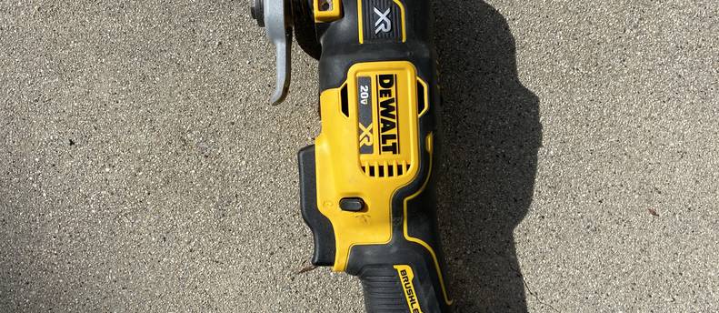 ATOMIC 20V MAX Lithium-Ion Cordless Oscillating Tool Kit with 4.0Ah Battery & Charger