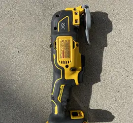 ATOMIC 20V MAX Lithium-Ion Cordless Oscillating Tool Kit with 4.0Ah Battery & Charger
