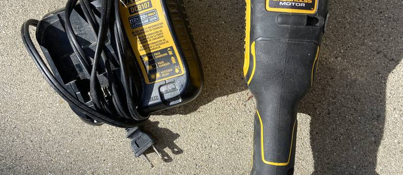 ATOMIC 20V MAX Lithium-Ion Cordless Oscillating Tool Kit with 4.0Ah Battery & Charger