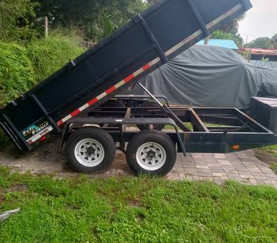 U dump for rent per day or by weekly 6*12*2 ready to roll.  Heavy duty chains n axles solid floor no seem back doors lock when u dump easy operatable up down remote. 2 5/16 ball
