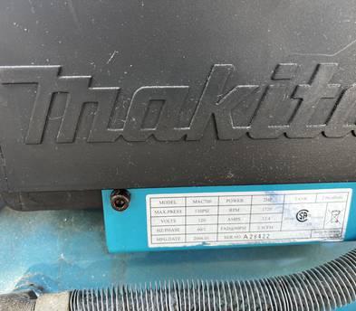 Makita MAC700 2HP 2.6Gallon 3.3CFM @ 90PSI Air Compressor with hose