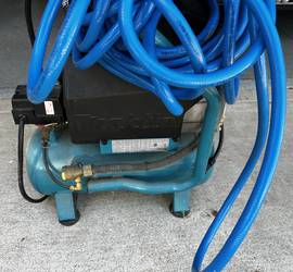 Makita MAC700 2HP 2.6Gallon 3.3CFM @ 90PSI Air Compressor with hose