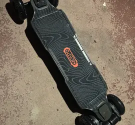 Meepo Hurricane electric skateboard. Carbon fiber deck/dual gear dive