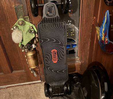 Meepo Hurricane electric skateboard. Carbon fiber deck/dual gear dive