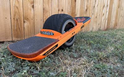 PintX Onewheel with fangs and treaded tire