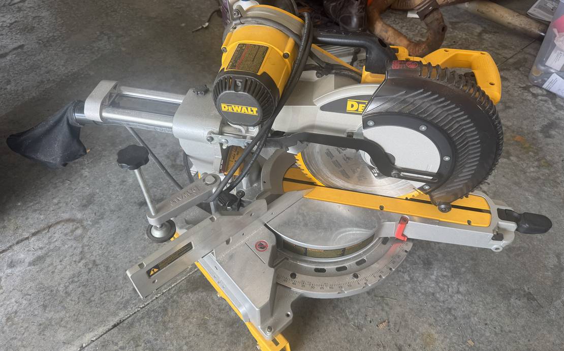 Dewalt Compound Miter Saw
