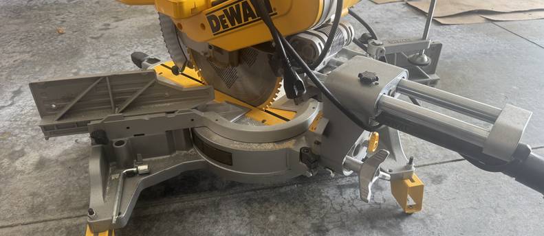 Dewalt Compound Miter Saw