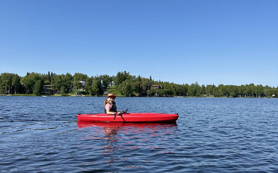 8ft Sit-In Kayak – Includes Paddle & Life Jacket