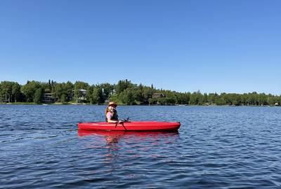 8ft Sit-In Kayak – Includes Paddle & Life Jacket