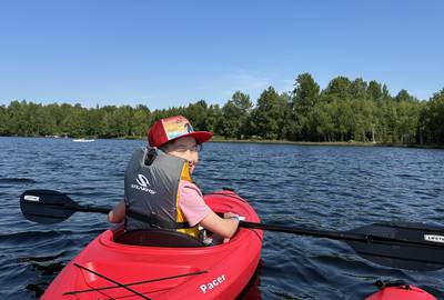 8ft Sit-In Kayak – Includes Paddle & Life Jacket