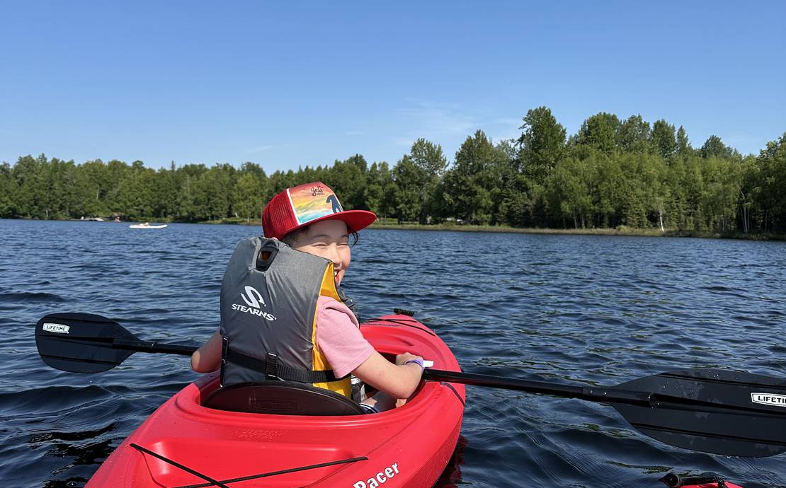 8ft Sit-In Kayak – Includes Paddle & Life Jacket