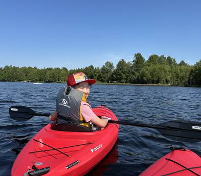 8ft Sit-In Kayak – Includes Paddle & Life Jacket