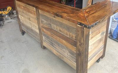 Bartender’s Bar on wheels with sink, ice bin and serving well