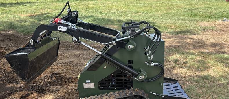 Mini Skid Steer 15 hp with Bucket