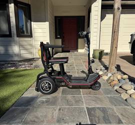 Like new Featherweight scooter 37 lbs foldable