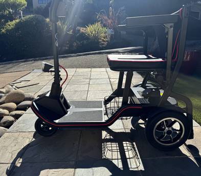 Like new Featherweight scooter 37 lbs foldable