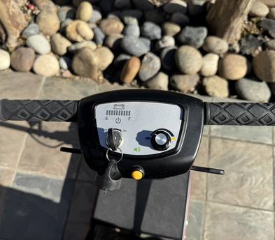 Like new Featherweight scooter 37 lbs foldable