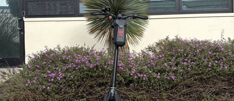 KAABO MANTIS 8 ELECTRIC SCOOTER